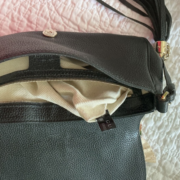 Gucci Soho flap bag. Black Crossbody Bag with Gold Chain & tassel - Picture 10 of 11